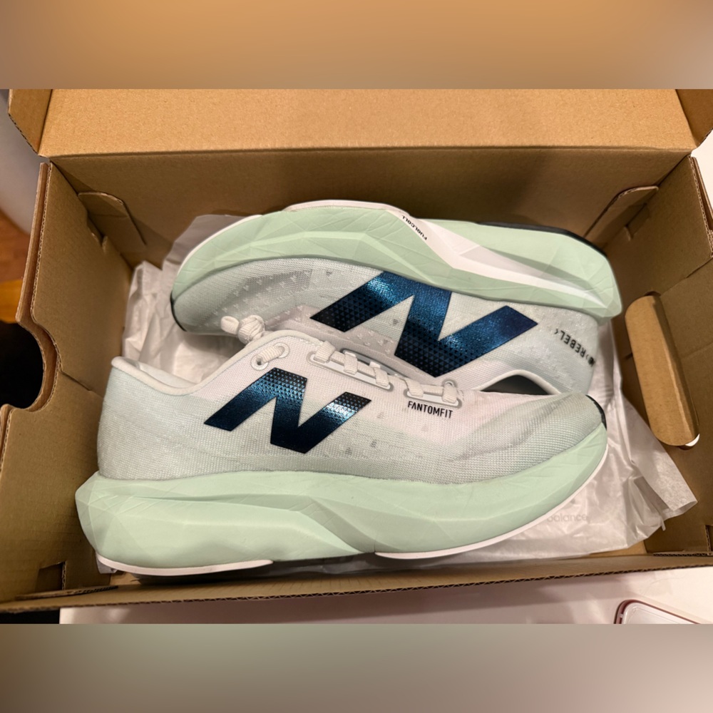 New Balance Rebel Fuelcell V4 like new